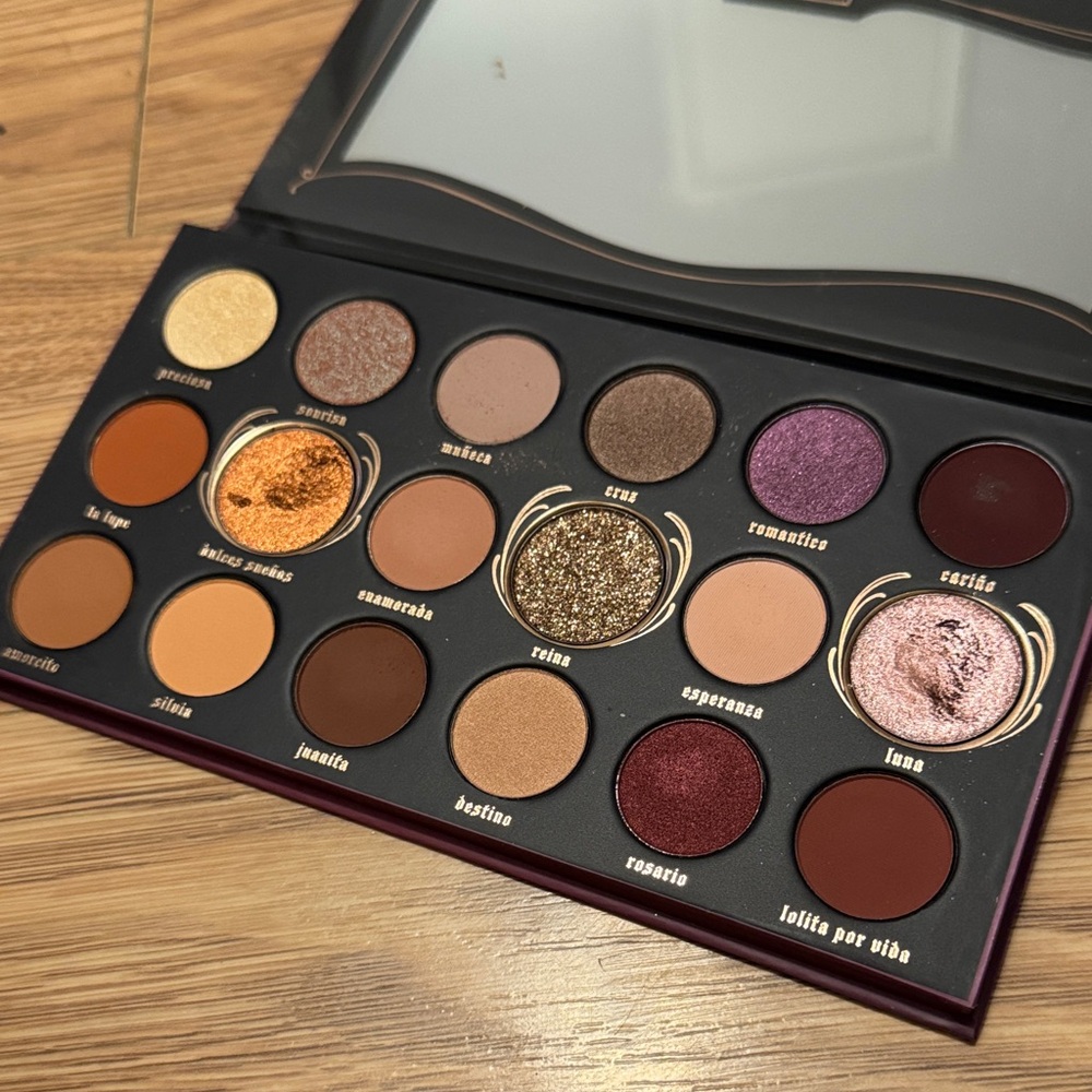 Kat Von D cosmetics Lolita por Vida eyeshadow palette